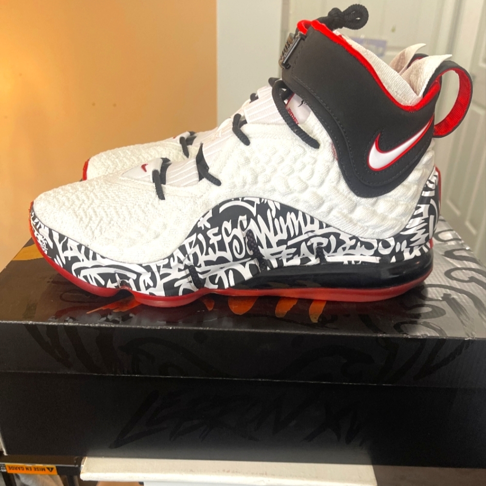 Nike Air LeBron 17 Graffiti